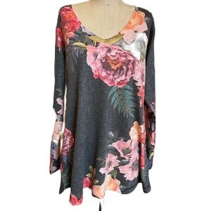 Soft Surroundings Long Sleeve Floral Top. SizexMesium